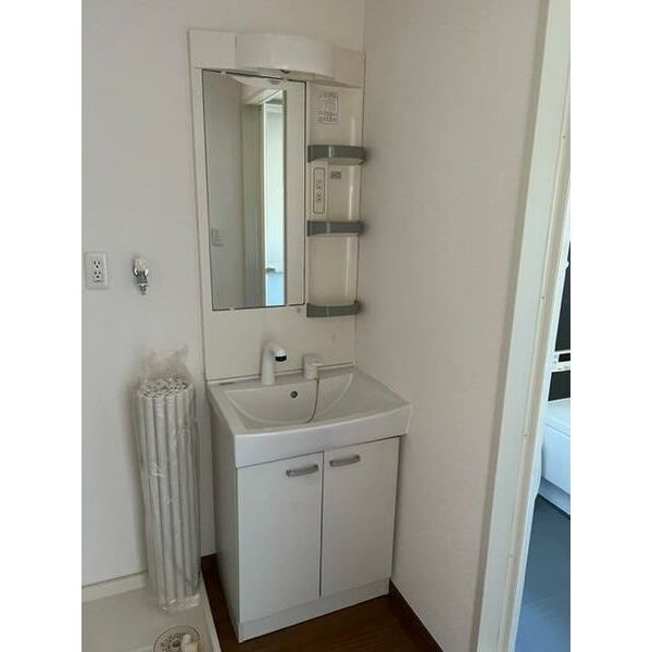 岸和田市別所町３丁目の一戸建ての独立洗面台|独立洗面化粧台が付いています