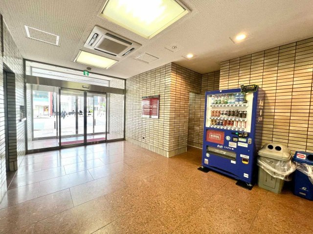 岡崎フロントビルのロビー