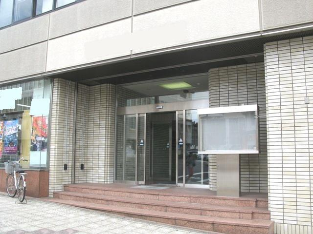 岡崎フロントビルのエントランス
