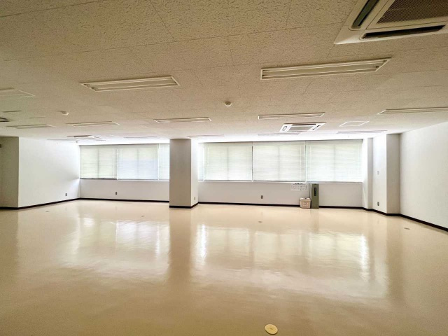 岡崎フロントビルの内装