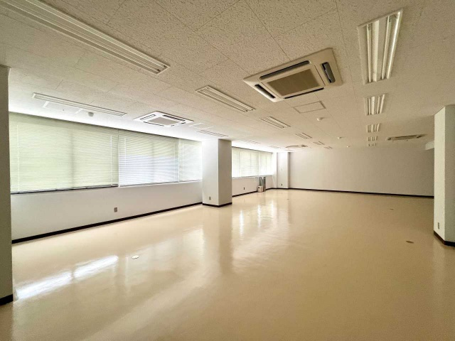 岡崎フロントビルの内装