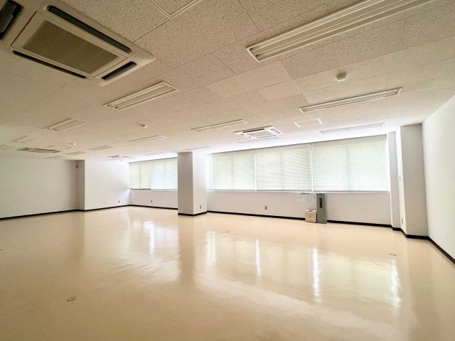 岡崎フロントビルの内装