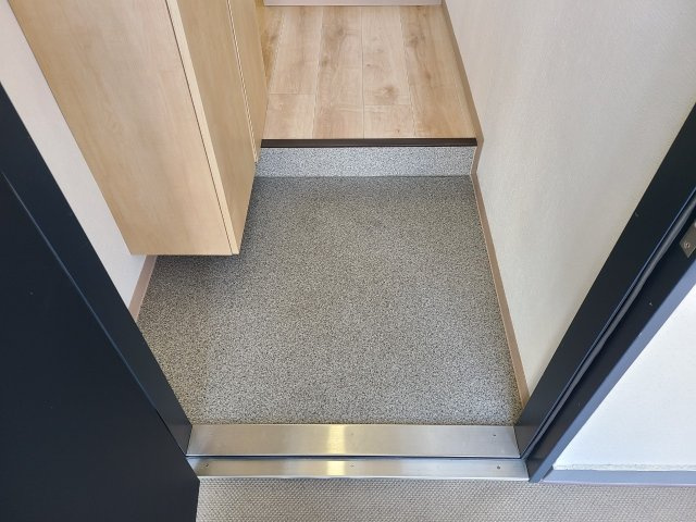 アダチビルの玄関|アダチビル