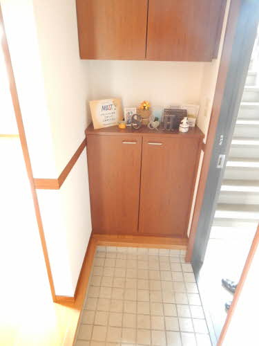 スリーゼC棟の玄関