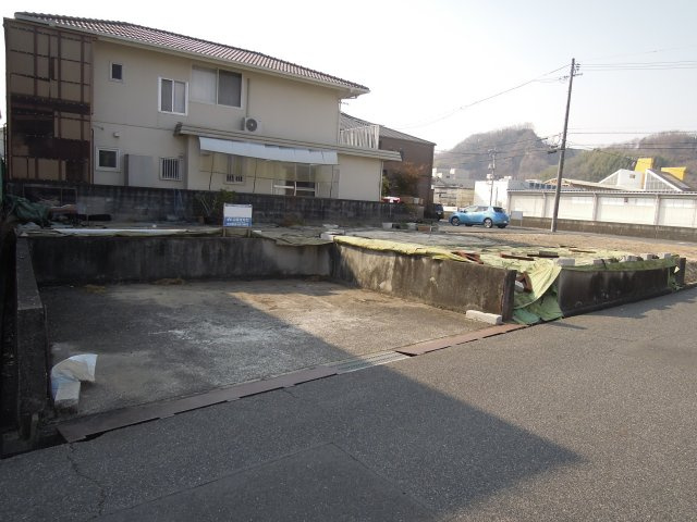 西ノ浜3売地の前面道路含む現地写真