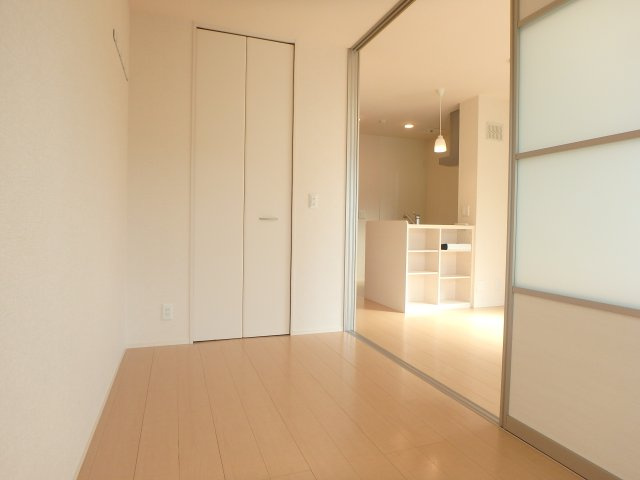 【寝室】 | Ｂｒａｍａ甲東 | 落ち着いて過ごせるお部屋なので、寝室にいかがでしょうか