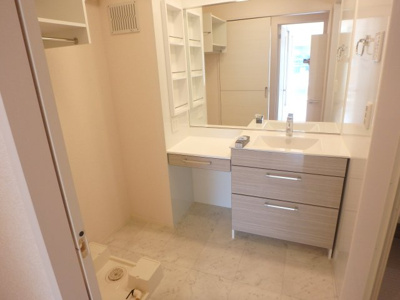 【洗面所】 | Ｂｒａｍａ甲東 | 忙しい朝には欠かせない洗面所です