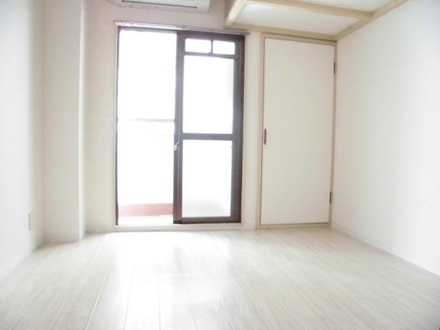 【居間・リビング】 | アパートメント住之江
