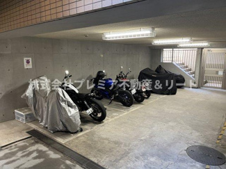 【その他共用部分】 | 地下にバイク置き場があります。