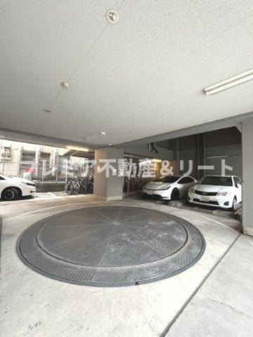 【駐車場】 | プレミアステージ駒込 | ターンテーブル付き駐車場です
