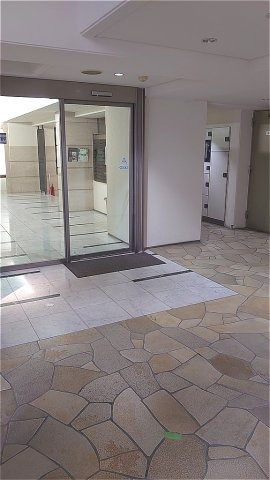ディアハイム神田岩本町のエントランス