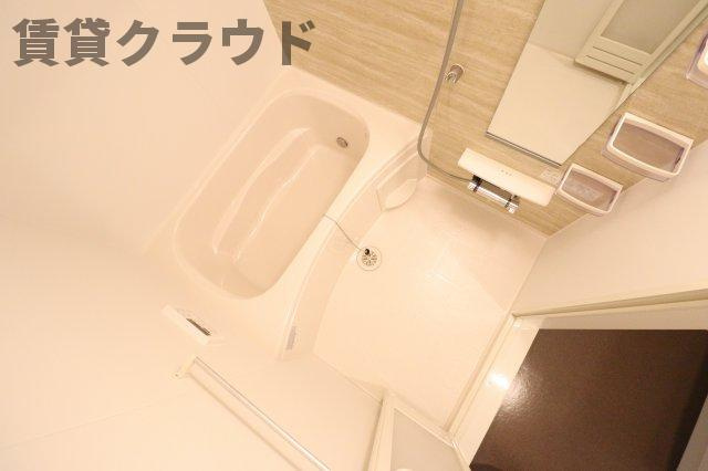 Ｍ　Ｎ　Ｒ．Ⅱの浴室|カラーパネルがお洒落ですね！