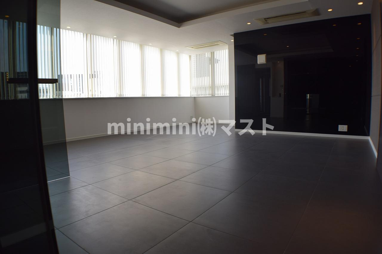 ザ・タワー大阪レジデンスの居間・リビング