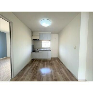 熊本市東区長嶺東９丁目のアパートの居間・リビング