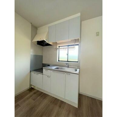 熊本市東区長嶺東９丁目のアパートのキッチン