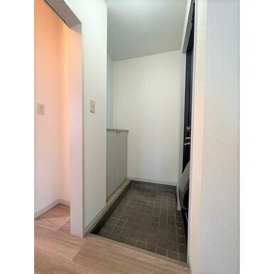 熊本市東区長嶺東９丁目のアパートの玄関