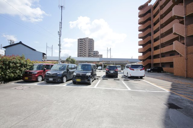 シャトレーミューズの駐車場