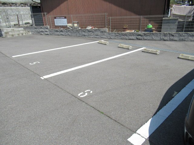 フローラの駐車場