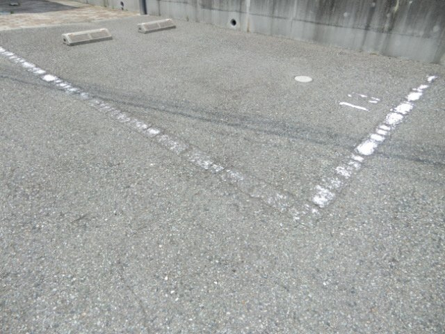 ラフィーネ林Ⅲの駐車場