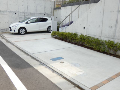 ★無料駐車場付き★