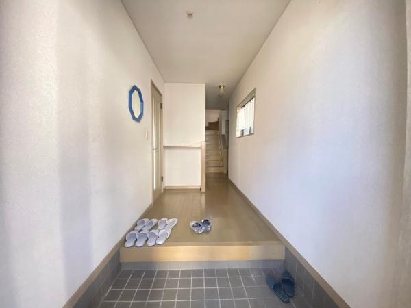 岩出市今中　中古戸建の玄関
