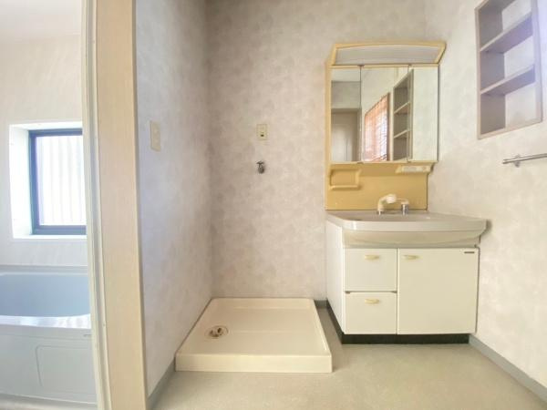 岩出市今中　中古戸建の独立洗面台