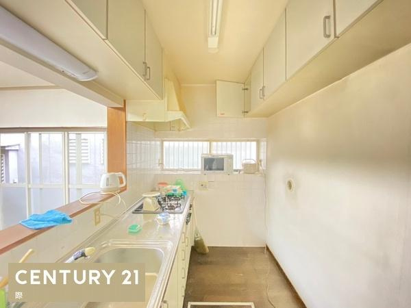 和歌山市朝日の中古一戸建のキッチン|【キッチン】
収納スペース・作業スペースが広いキッチンがポイント！