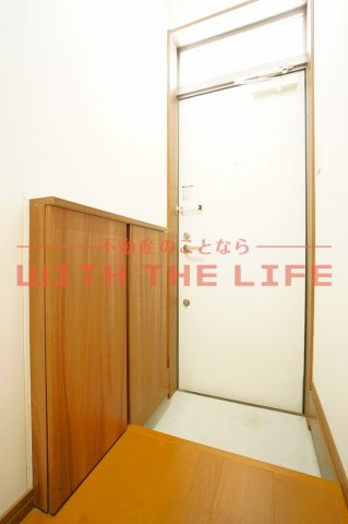 コーポ花水木【10.000円キャッシュバック対象物件】の玄関|収納もある玄関です