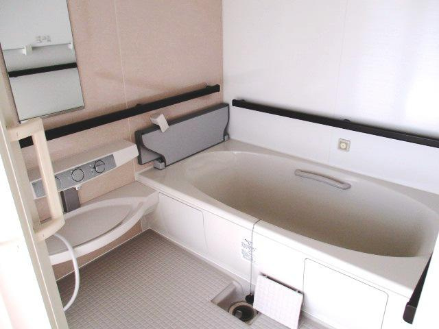 ハイデンス伊代の浴室