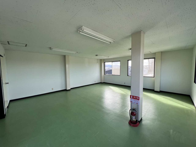 大平町 野澤ビルのロビー