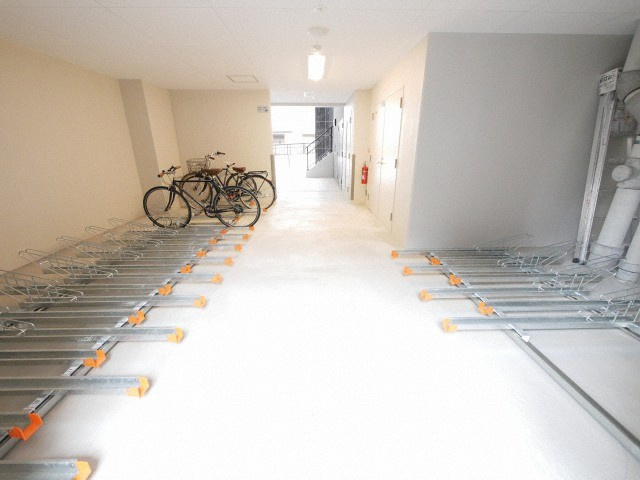 エスリード松屋町グレイスの駐車場