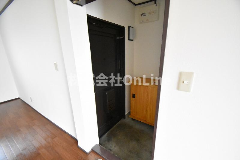 笑苑マンションの玄関