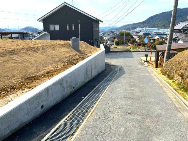 里庄町浜中1売地の前面道路含む現地写真