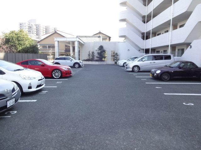 ラフォーレ入野の駐車場