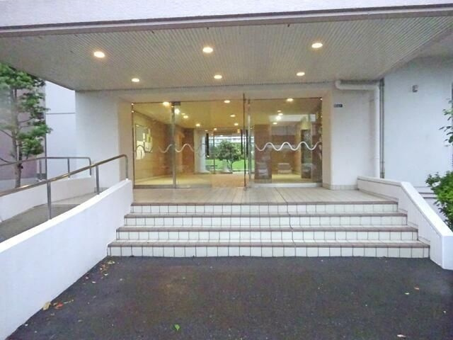 サンコーポ浦安Ｆ棟のエントランス