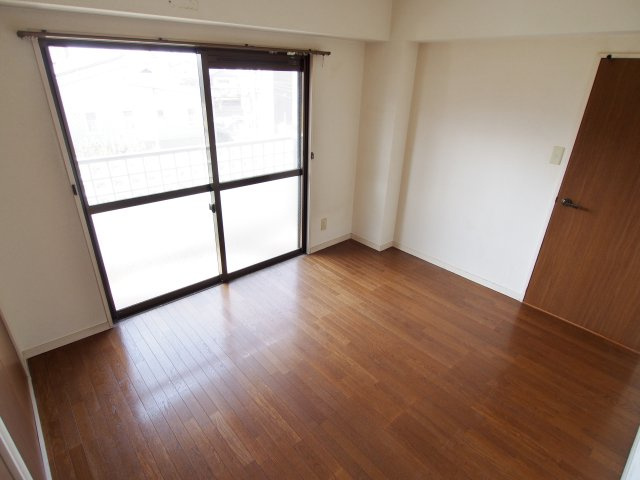 マルセンビルの洋室