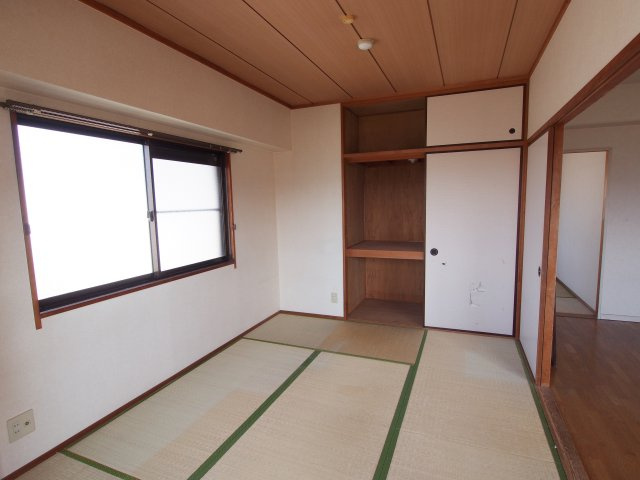 マルセンビルの和室