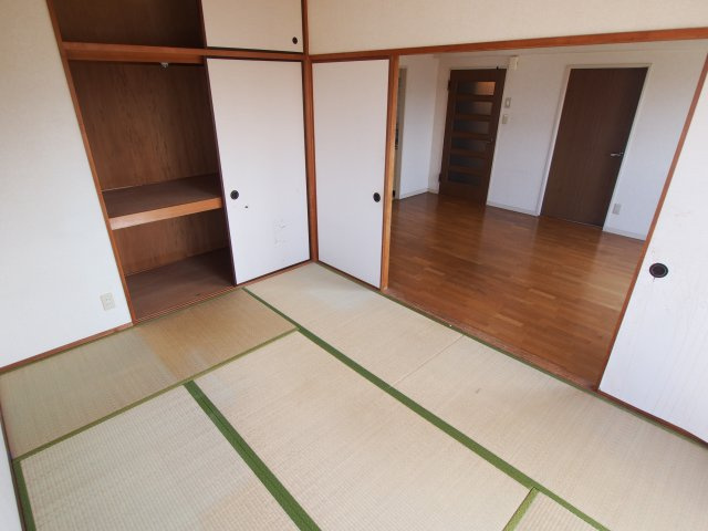 マルセンビルの和室