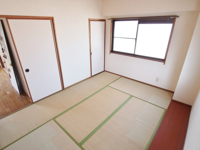 マルセンビルの和室