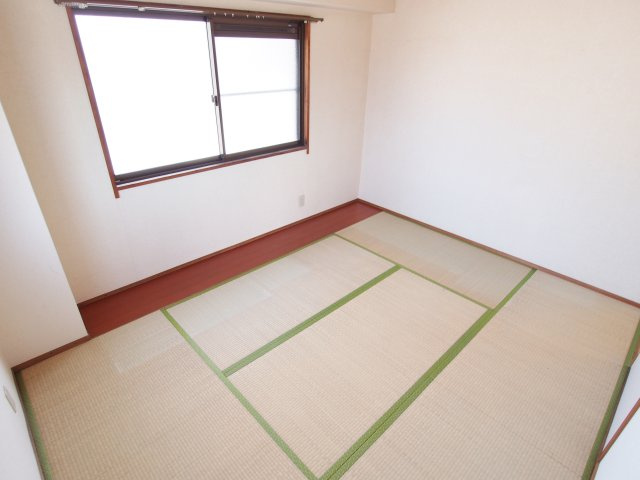 マルセンビルの和室