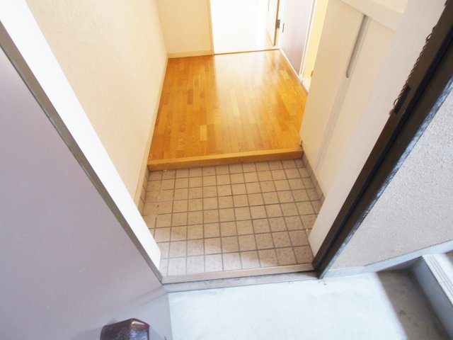 マルセンビルの玄関