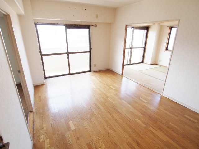 マルセンビルの居間・リビング