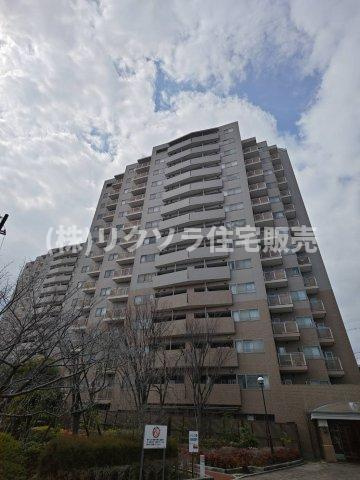 メロディーハイム香里ヶ丘ツインビューベガタワーの外観|新しい生活にいかがでしょうか？外観はお住まいの顔になります。こだわりたいポイントですね。水回りリフォームやリノベーションも承ってます。
■現地見学・資金計画相談・住宅ローン相談もお問合せ受付中■