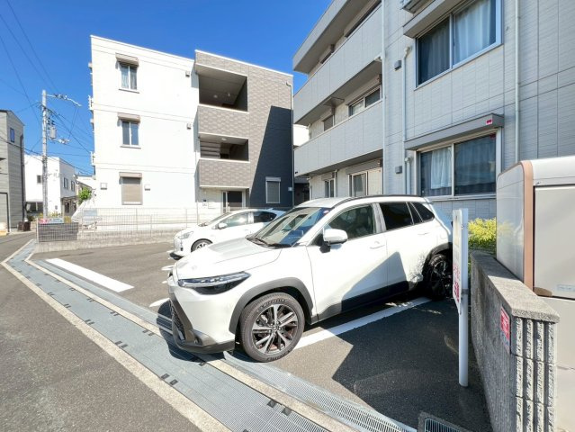 グレイスソフィア千里丘の駐車場
