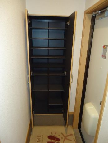 ロザージュBの玄関