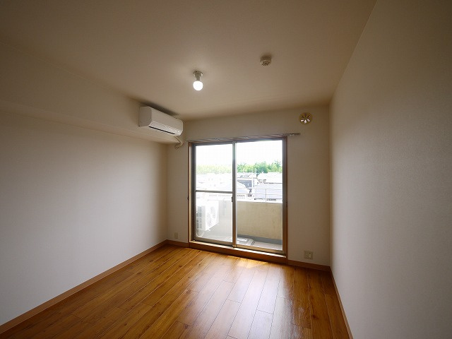 木津南パークサイドヴィレッヂの洋室