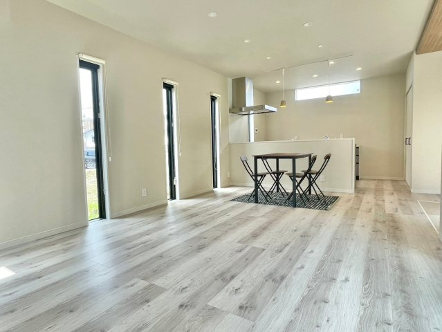 御井町　　３LDKの居間・リビング