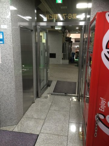 豊島区南池袋２丁目の事務所のエントランス