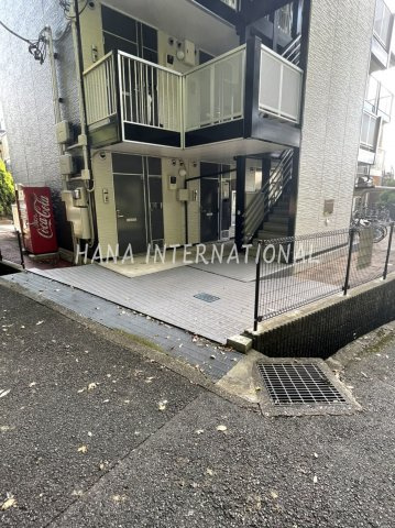 レオパレスエスティーハイムのエントランス