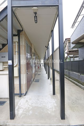 レオパレスワールド松戸新田のエントランス